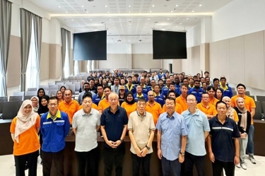 创新突破 务实担当 | J9直营集团控股（马）有限公司2025年半年度总结暨战略展望大会圆满召开